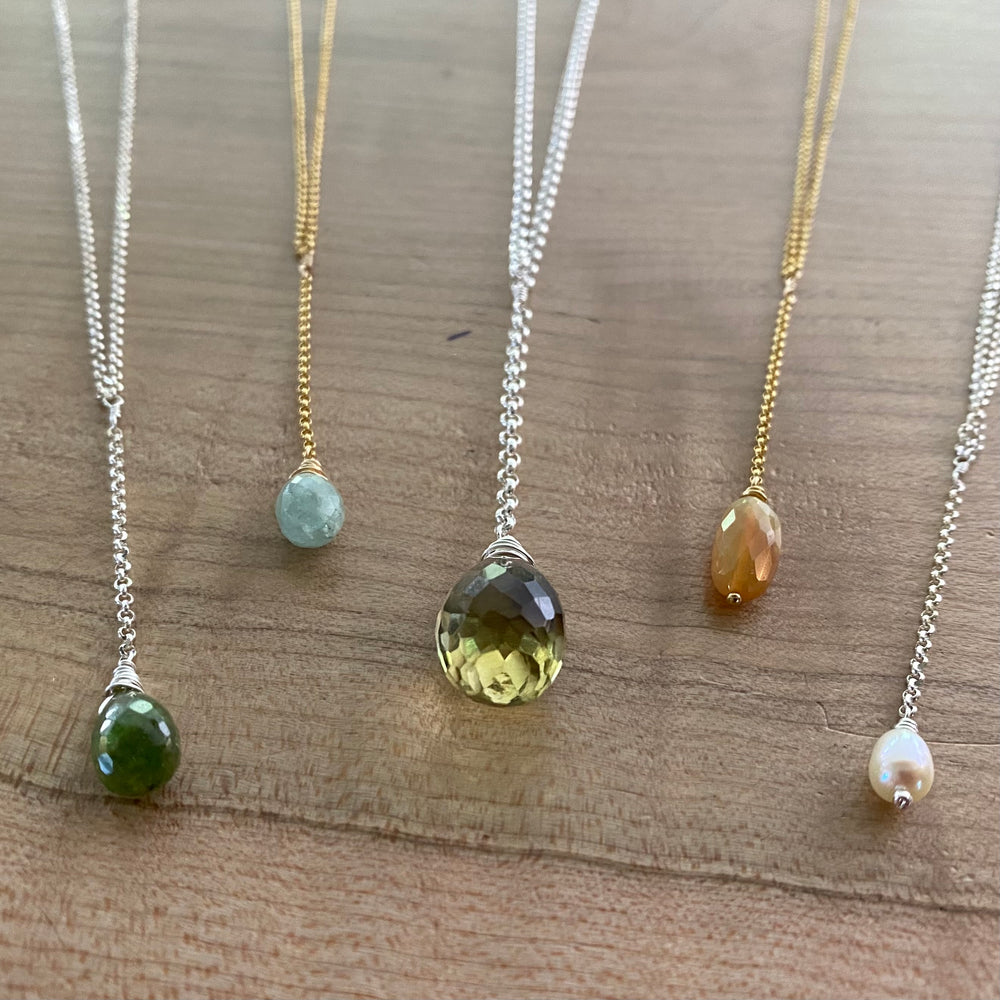 NEW Faux Lariat Necklace in Pearl