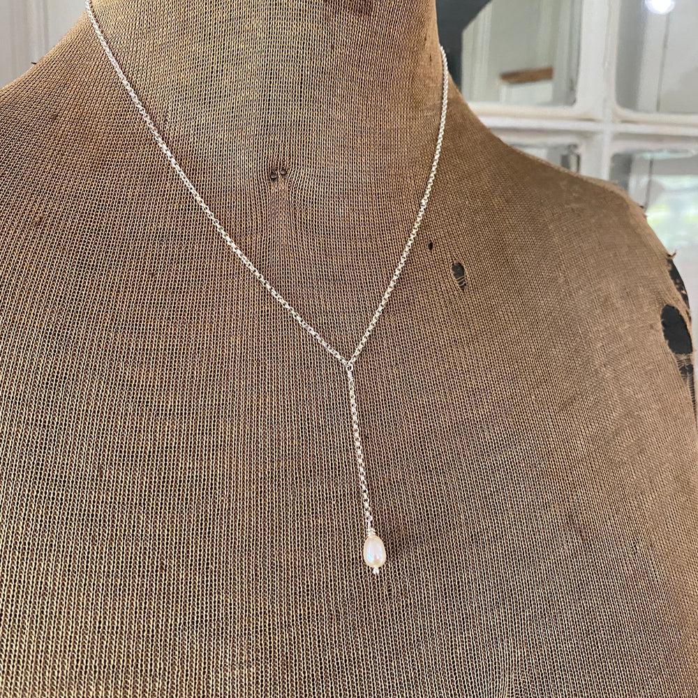 NEW Faux Lariat Necklace in Pearl
