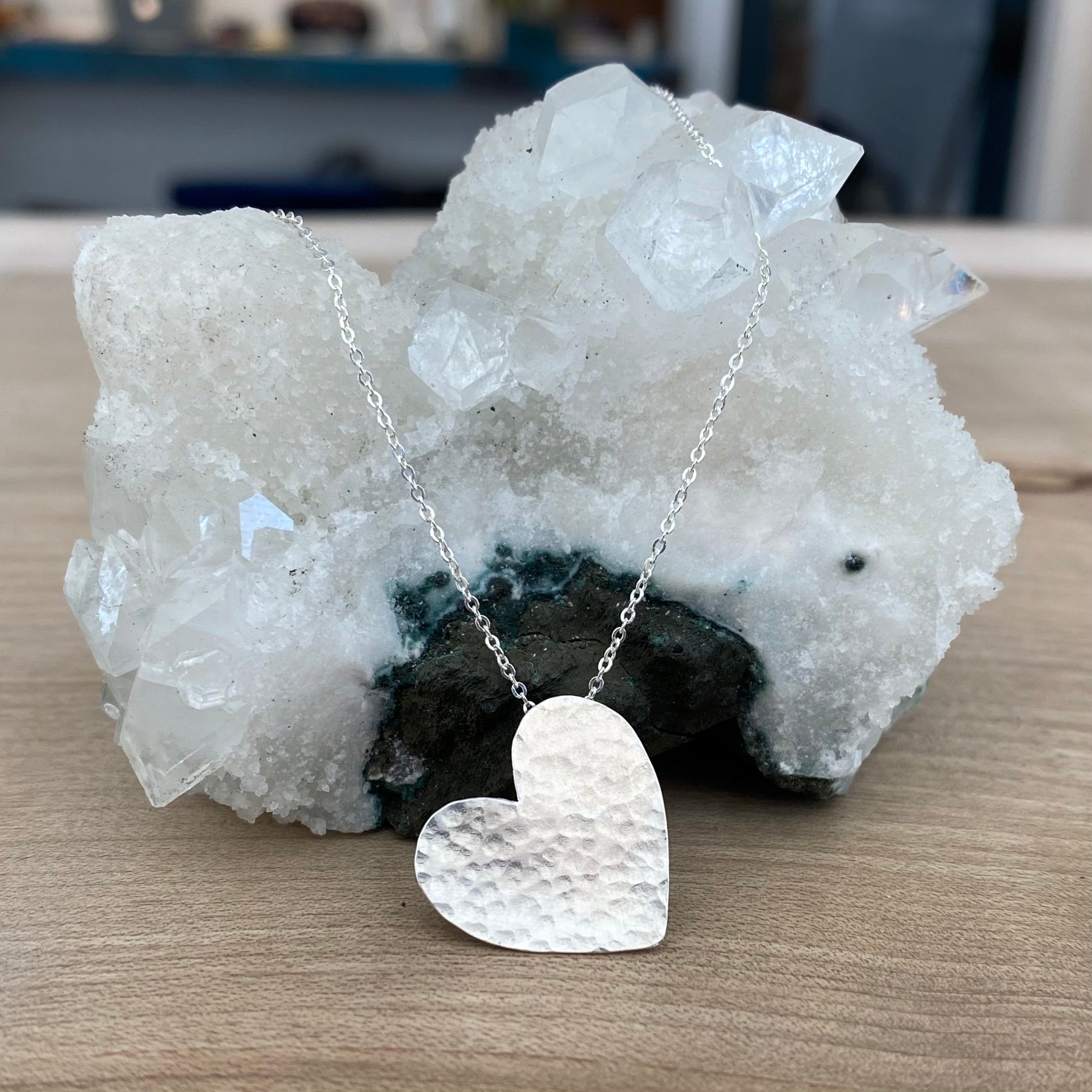 Silver floating heart pendant discount